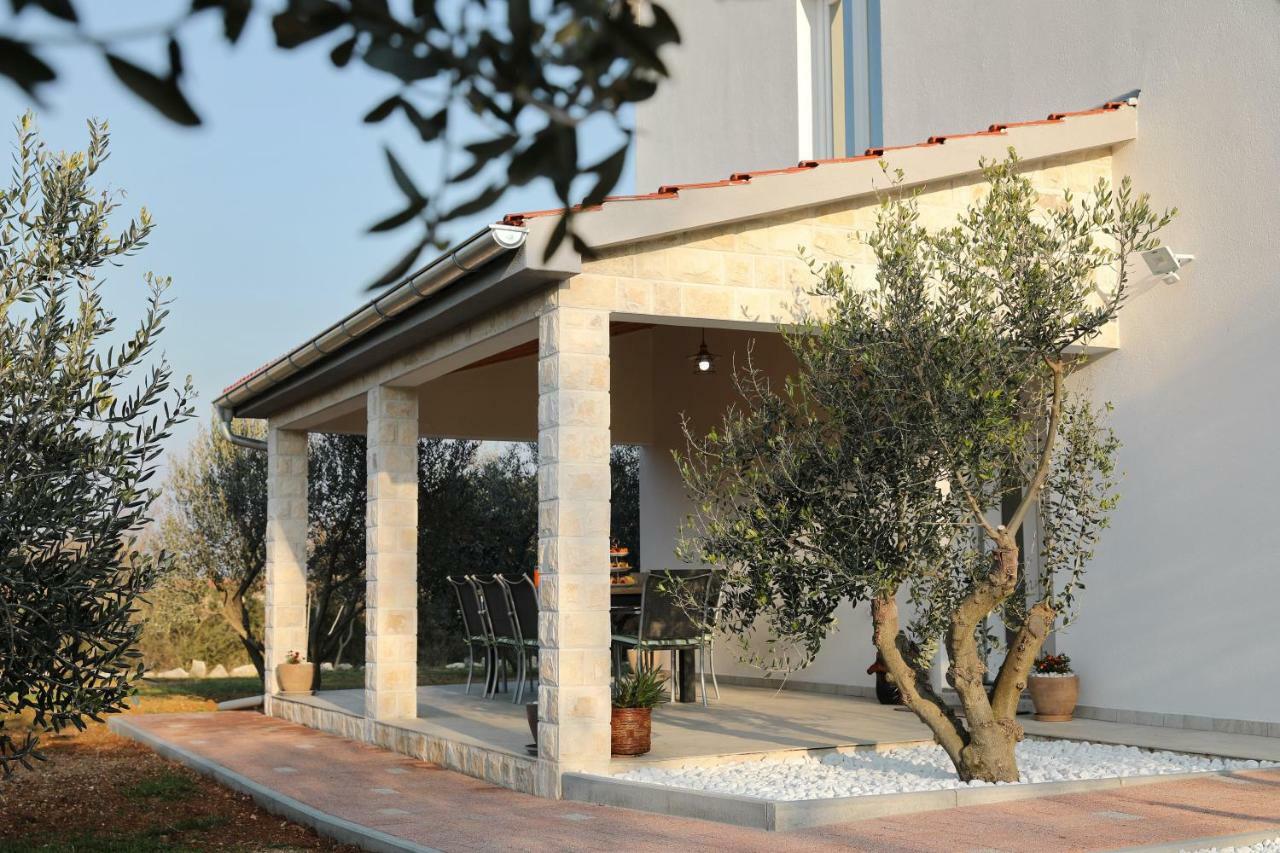 Holiday Home Hrast Debeljak 외부 사진