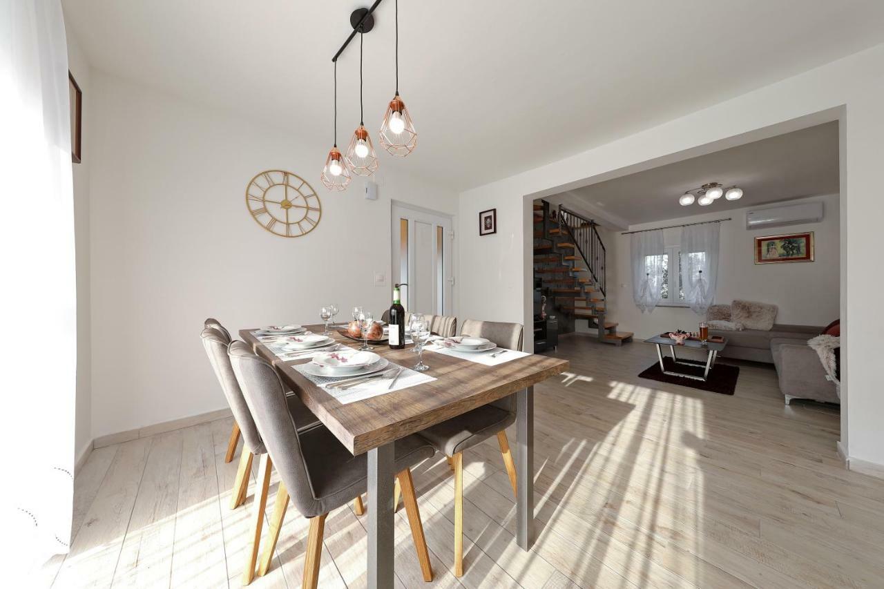 Holiday Home Hrast Debeljak 외부 사진