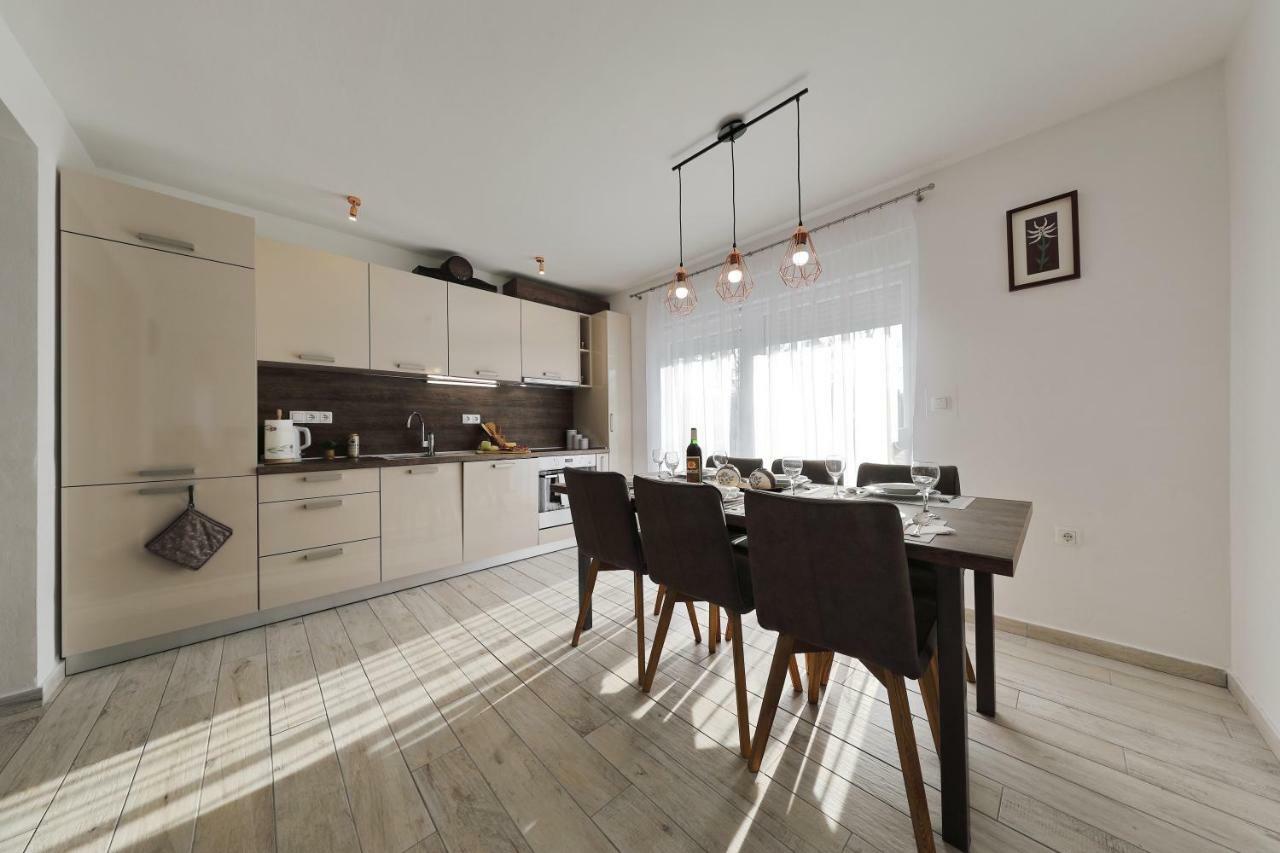 Holiday Home Hrast Debeljak 외부 사진
