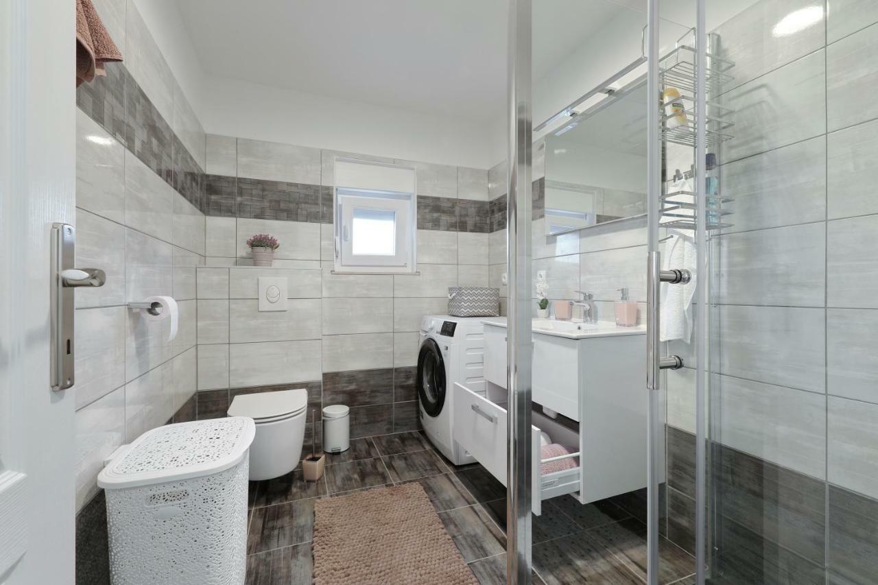 Holiday Home Hrast Debeljak 외부 사진