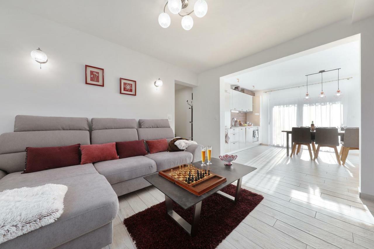 Holiday Home Hrast Debeljak 외부 사진