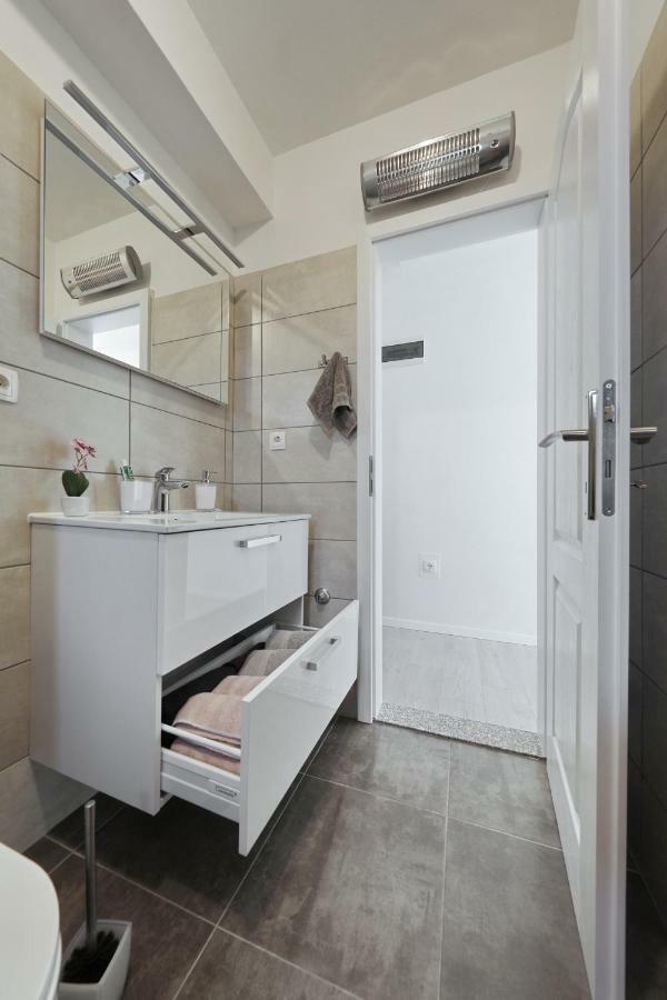 Holiday Home Hrast Debeljak 외부 사진